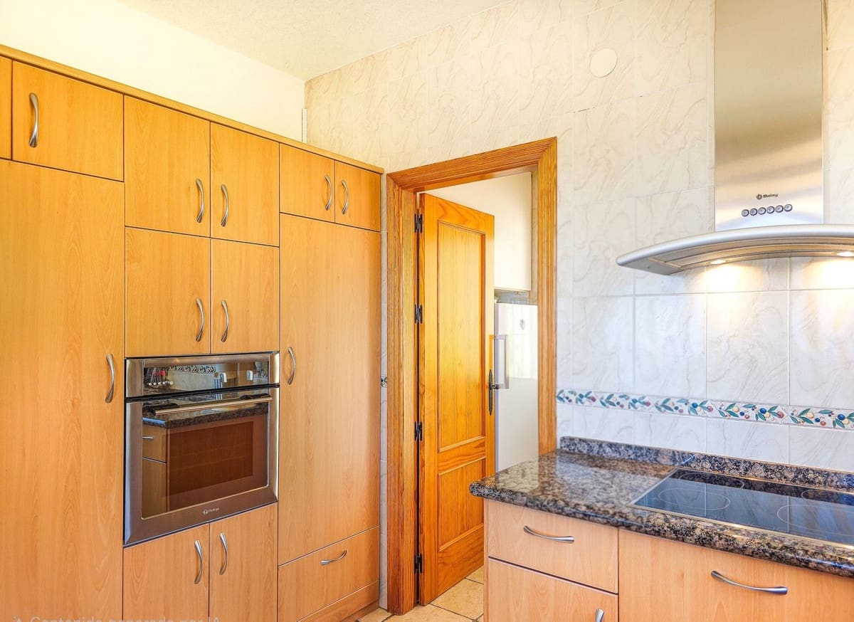 4 bedroom Villa for sale in Arenas with pool garage - € 980,000 (Ref: 9888238)