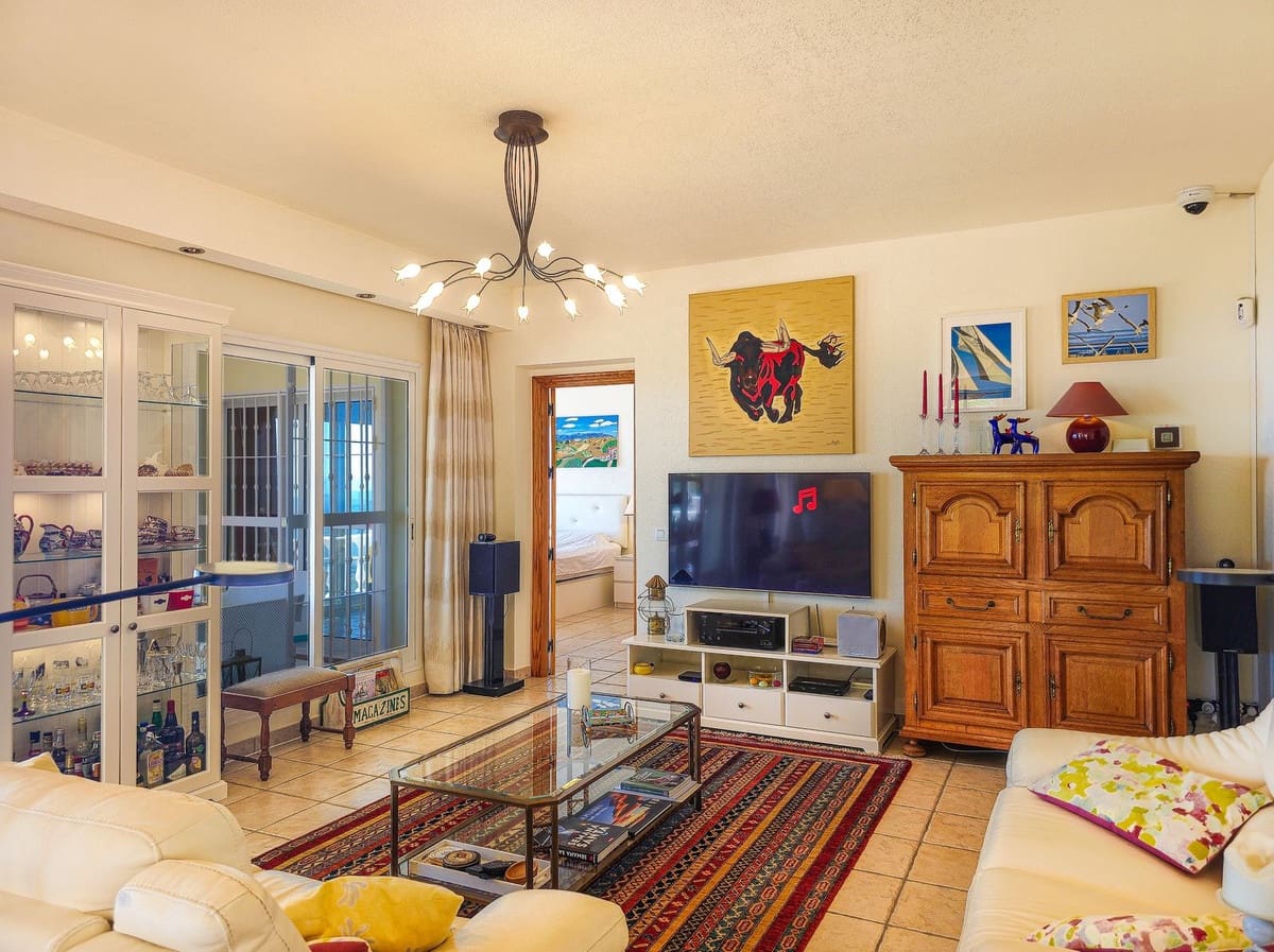 4 bedroom Villa for sale in Arenas with pool garage - € 980,000 (Ref: 9888238)