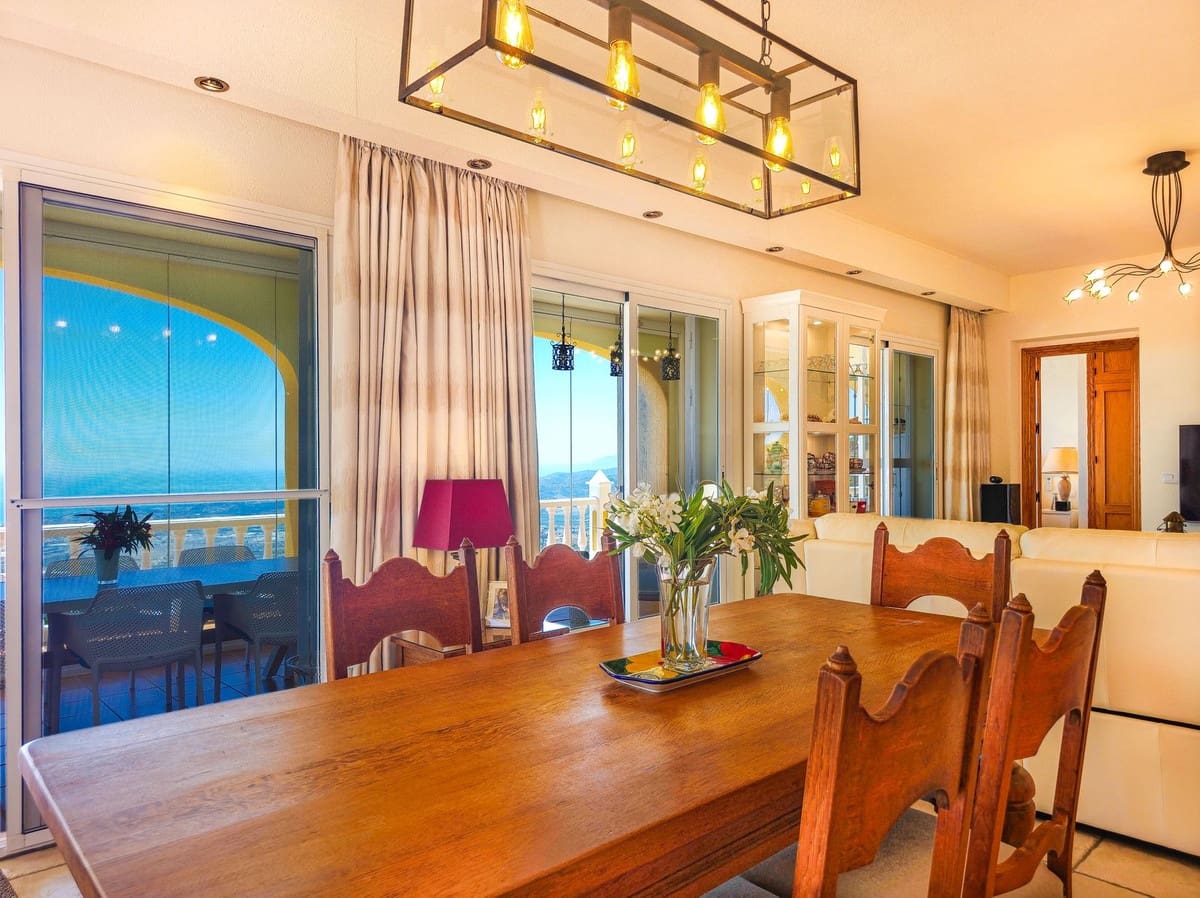 4 bedroom Villa for sale in Arenas with pool garage - € 980,000 (Ref: 9888238)