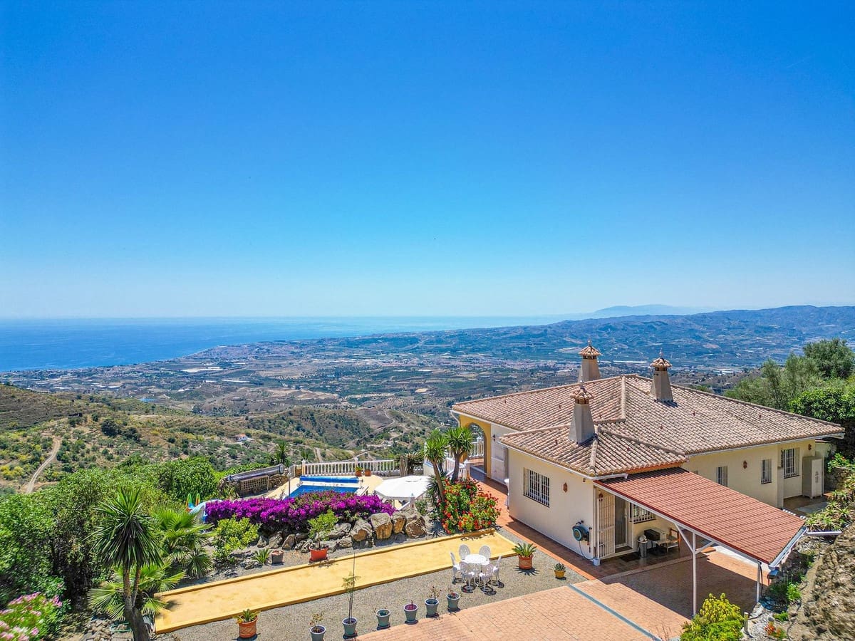 4 bedroom Villa for sale in Arenas with pool garage - € 980,000 (Ref: 9888238)