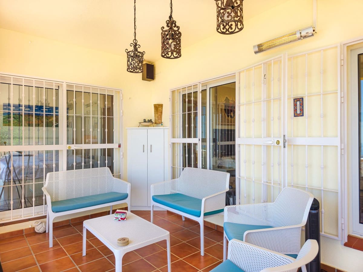 4 bedroom Villa for sale in Arenas with pool garage - € 980,000 (Ref: 9888238)