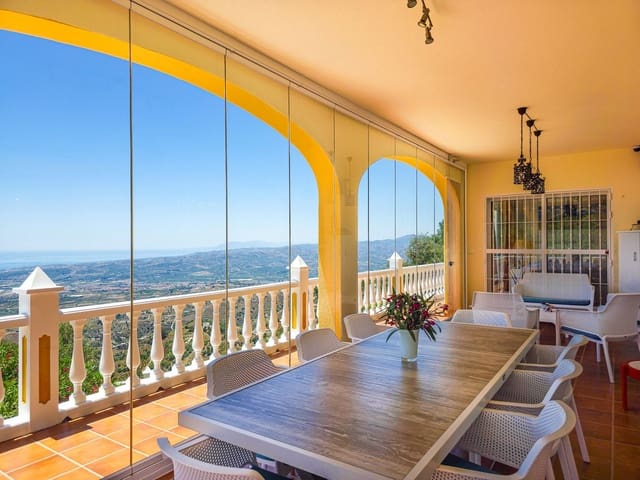 4 slaapkamer Villa te koop in Arenas met zwembad garage - € 980.000 (Ref: 9888238)