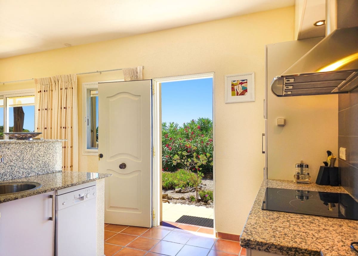 4 bedroom Villa for sale in Arenas with pool garage - € 980,000 (Ref: 9888238)