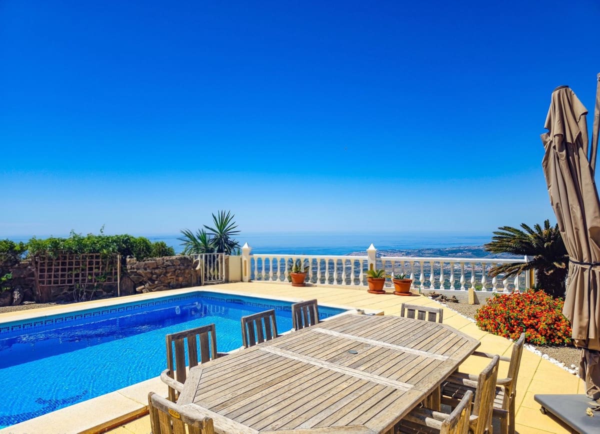 4 bedroom Villa for sale in Arenas with pool garage - € 980,000 (Ref: 9888238)