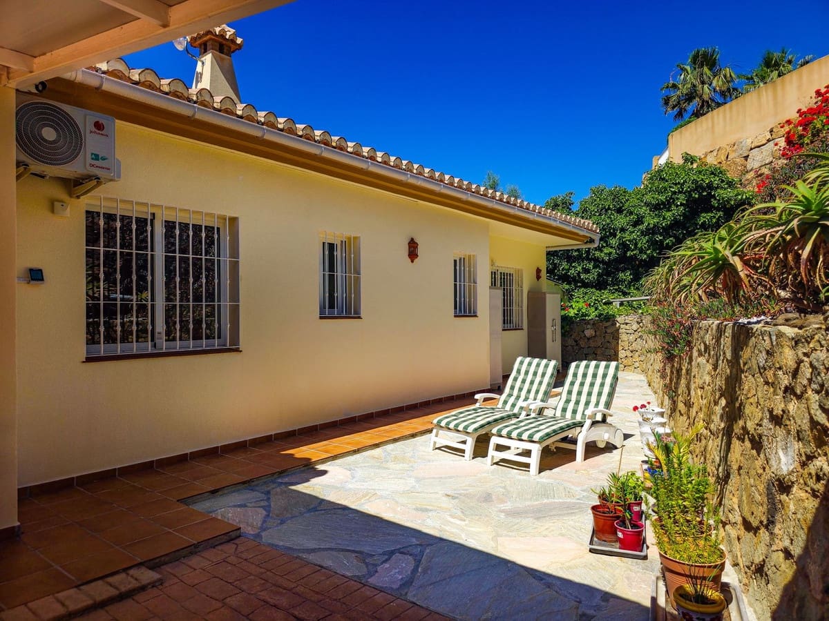 4 bedroom Villa for sale in Arenas with pool garage - € 980,000 (Ref: 9888238)