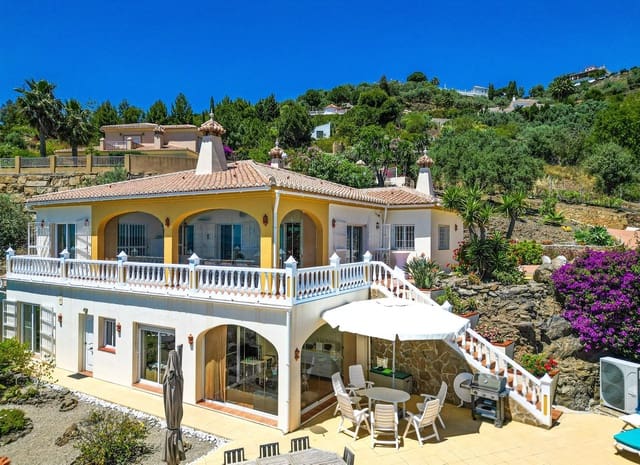 4 slaapkamer Villa te koop in Arenas met zwembad garage - € 980.000 (Ref: 9888238)