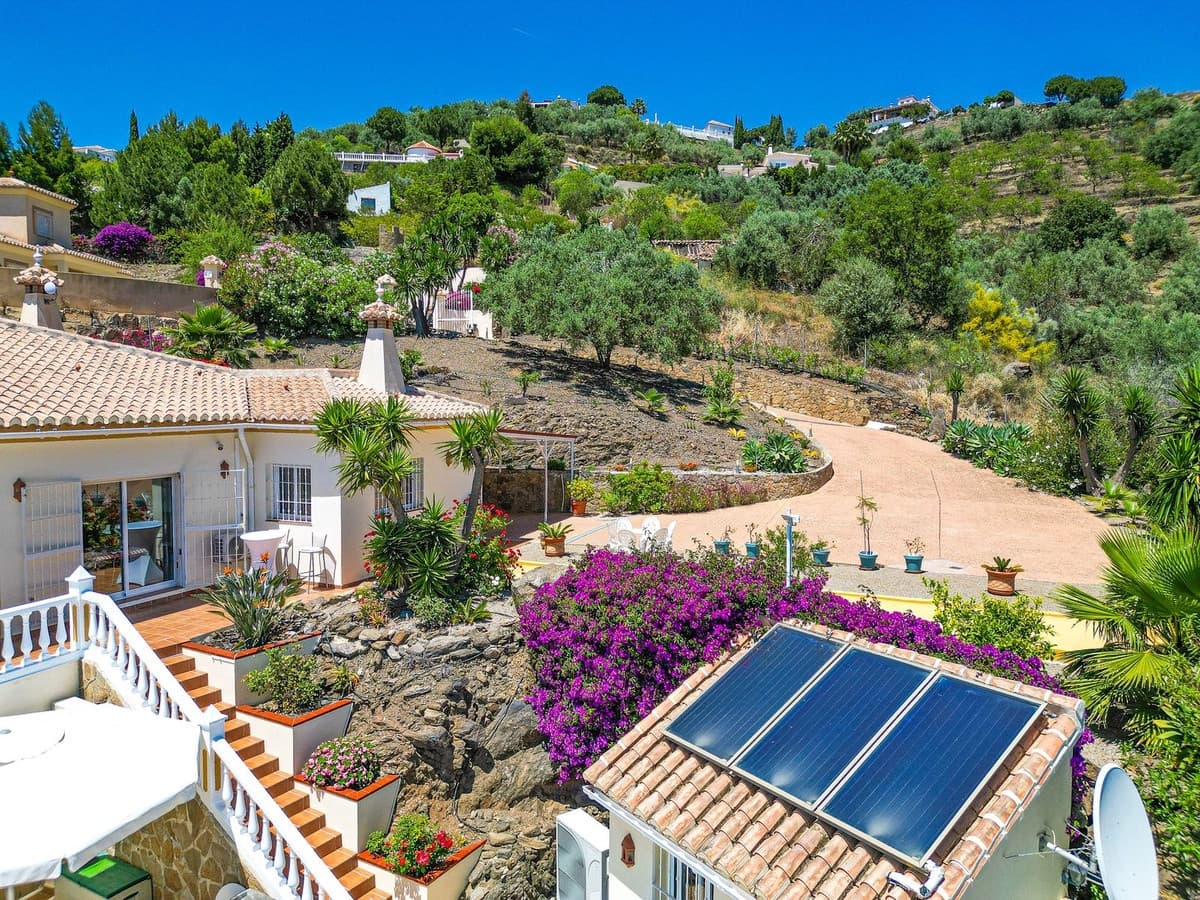 4 bedroom Villa for sale in Arenas with pool garage - € 980,000 (Ref: 9888238)