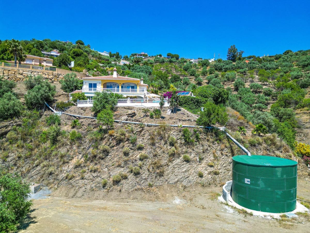 4 bedroom Villa for sale in Arenas with pool garage - € 980,000 (Ref: 9888238)