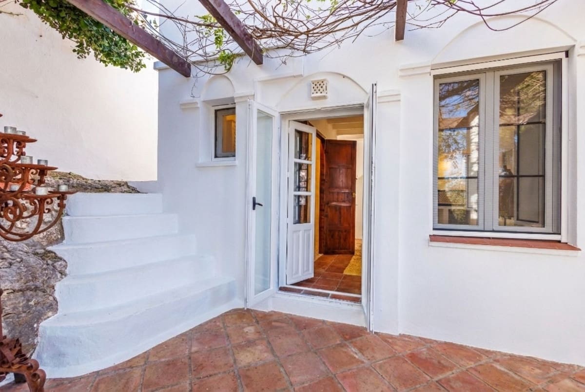 3 bedroom Townhouse for sale in Comares with garage - € 499,000 (Ref: 9891478)