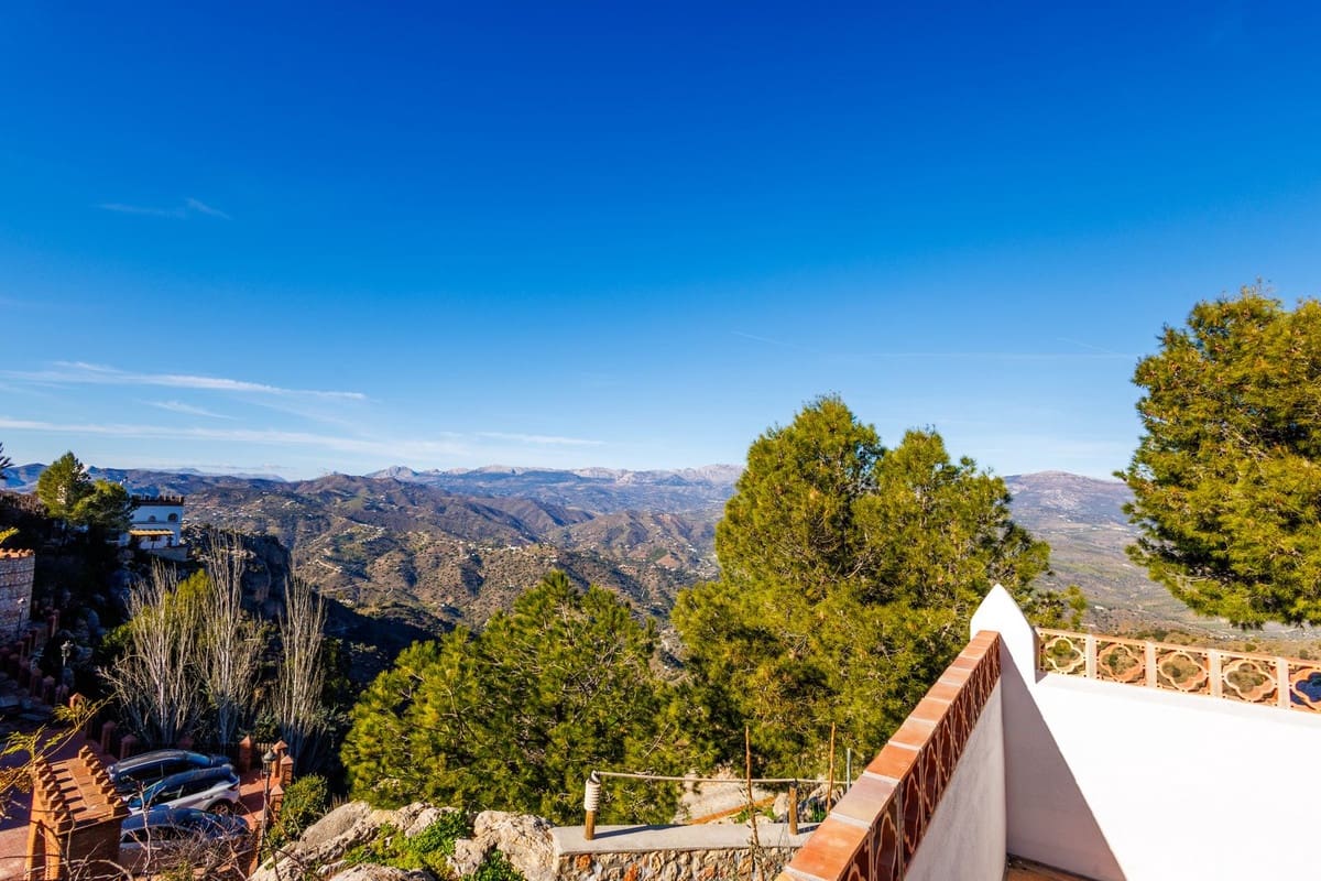 3 bedroom Townhouse for sale in Comares with garage - € 499,000 (Ref: 9891478)
