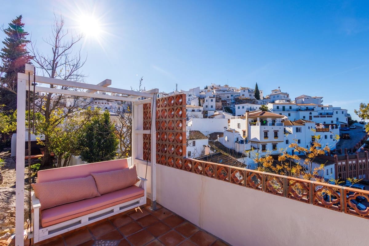3 bedroom Townhouse for sale in Comares with garage - € 499,000 (Ref: 9891478)