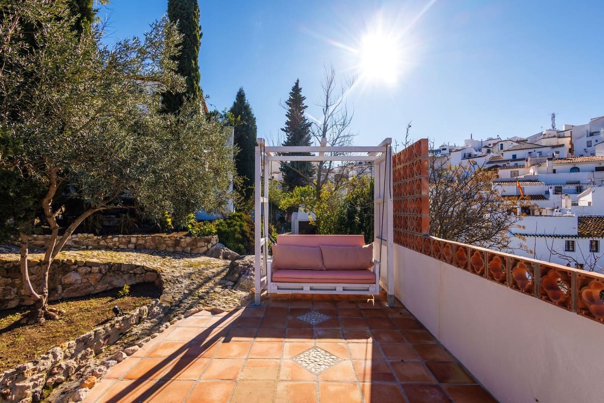 3 bedroom Townhouse for sale in Comares with garage - € 499,000 (Ref: 9891478)