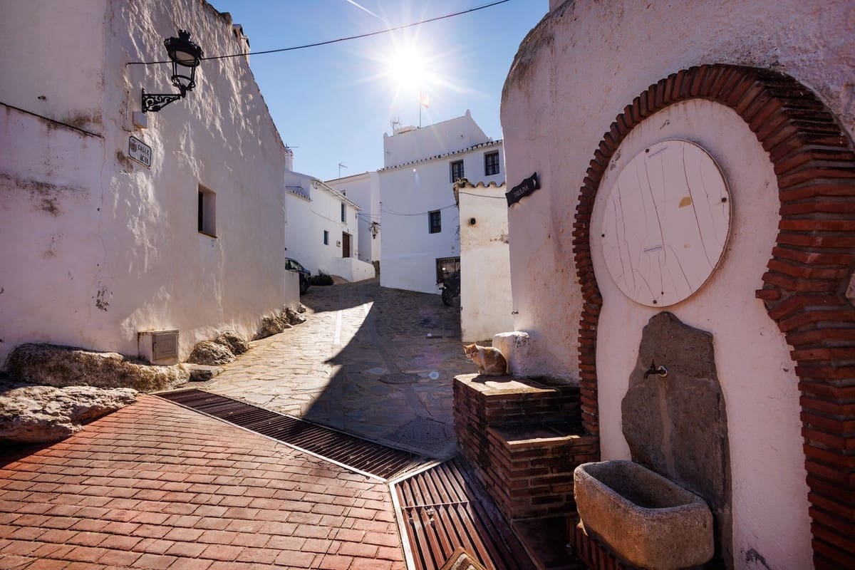 3 bedroom Townhouse for sale in Comares with garage - € 499,000 (Ref: 9891478)