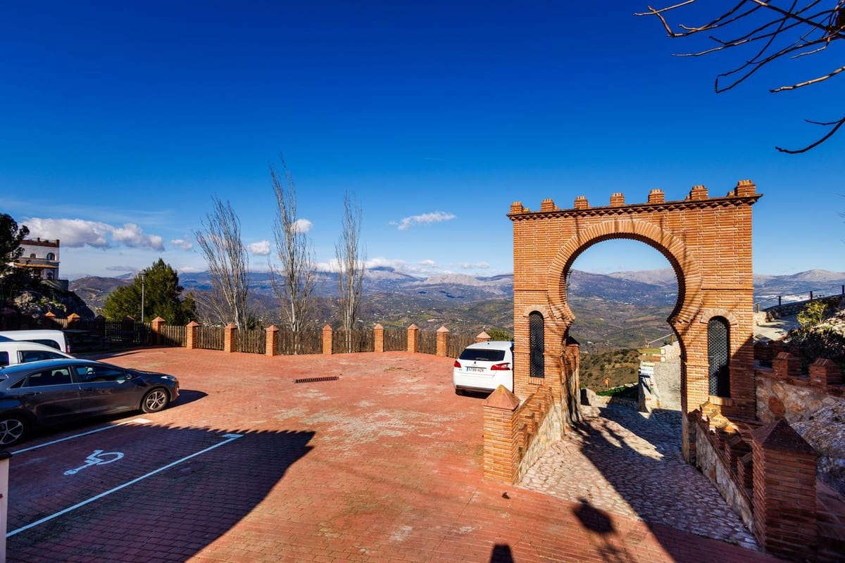 3 bedroom Townhouse for sale in Comares with garage - € 499,000 (Ref: 9891478)
