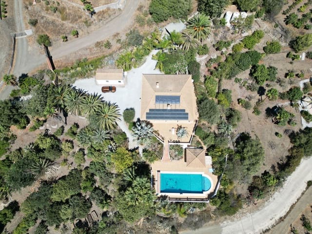 4 chambre Finca/Maison de Campagne à vendre à Vélez-Málaga avec piscine garage - 890 000 € (Ref: 9899838)