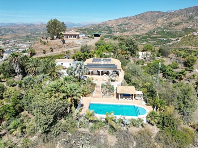4 chambre Finca/Maison de Campagne à vendre à Vélez-Málaga avec piscine garage - 890 000 € (Ref: 9899838)