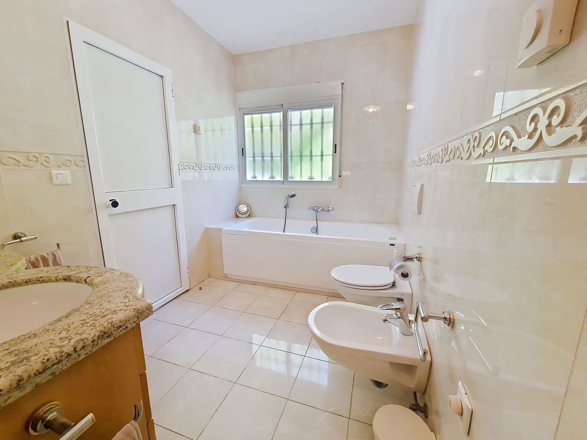4 bedroom Finca/Country House for sale in Velez-Malaga with pool garage - € 795,000 (Ref: 9899838)