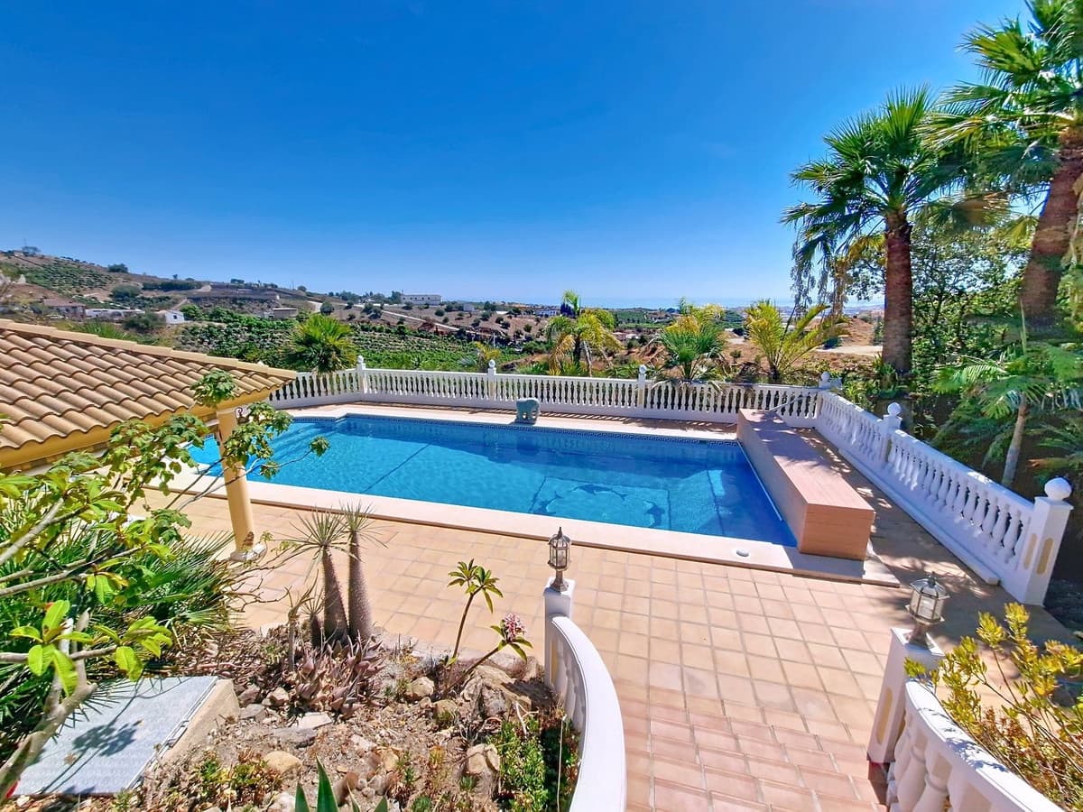 4 bedroom Finca/Country House for sale in Velez-Malaga with pool garage - € 795,000 (Ref: 9899838)