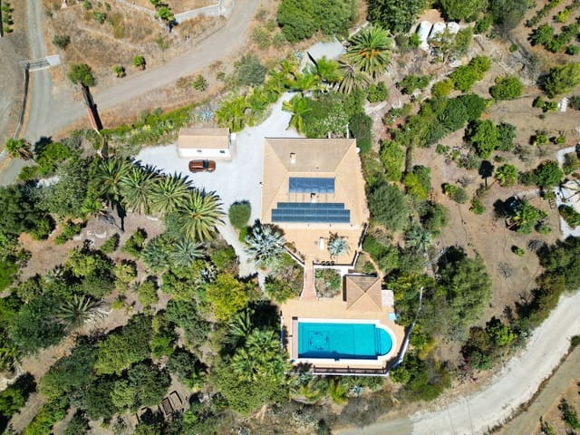 4 bedroom Finca/Country House for sale in Vélez-Málaga with pool garage - € 795,000 (Ref: 9899838)