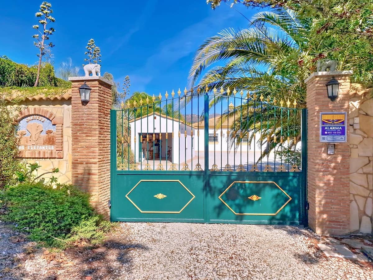 4 bedroom Finca/Country House for sale in Velez-Malaga with pool garage - € 795,000 (Ref: 9899838)