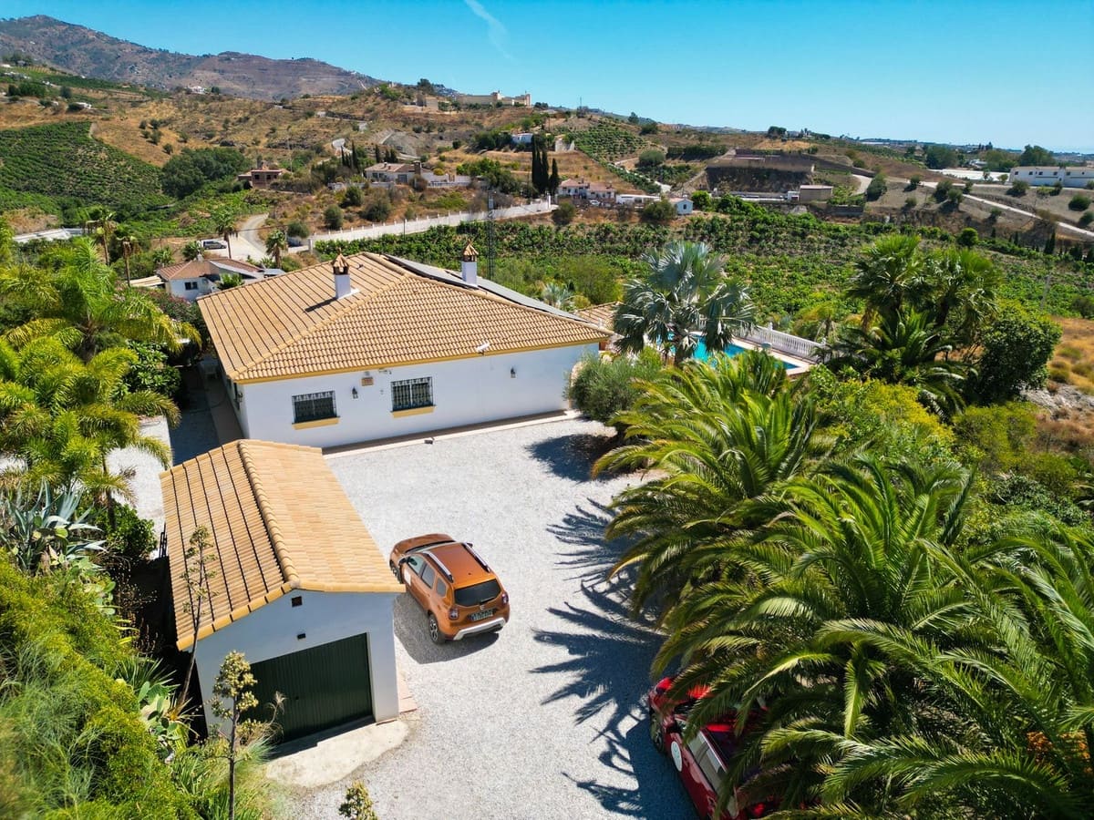 4 bedroom Finca/Country House for sale in Velez-Malaga with pool garage - € 795,000 (Ref: 9899838)