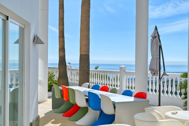 7 soverom Villa til salgs i Algarrobo med svømmebasseng garasje - € 975 000 (Ref: 9900830)