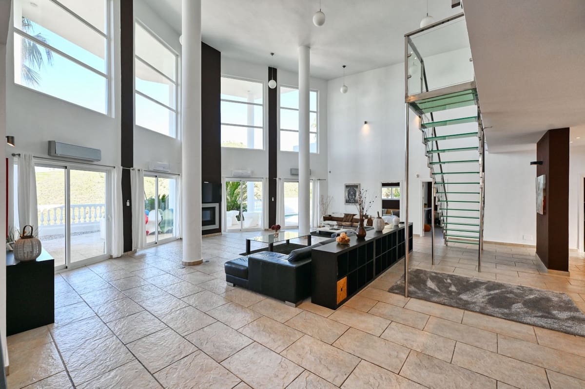 7 soverom Villa til salgs i Algarrobo med svømmebasseng garasje - € 975 000 (Ref: 9900830)