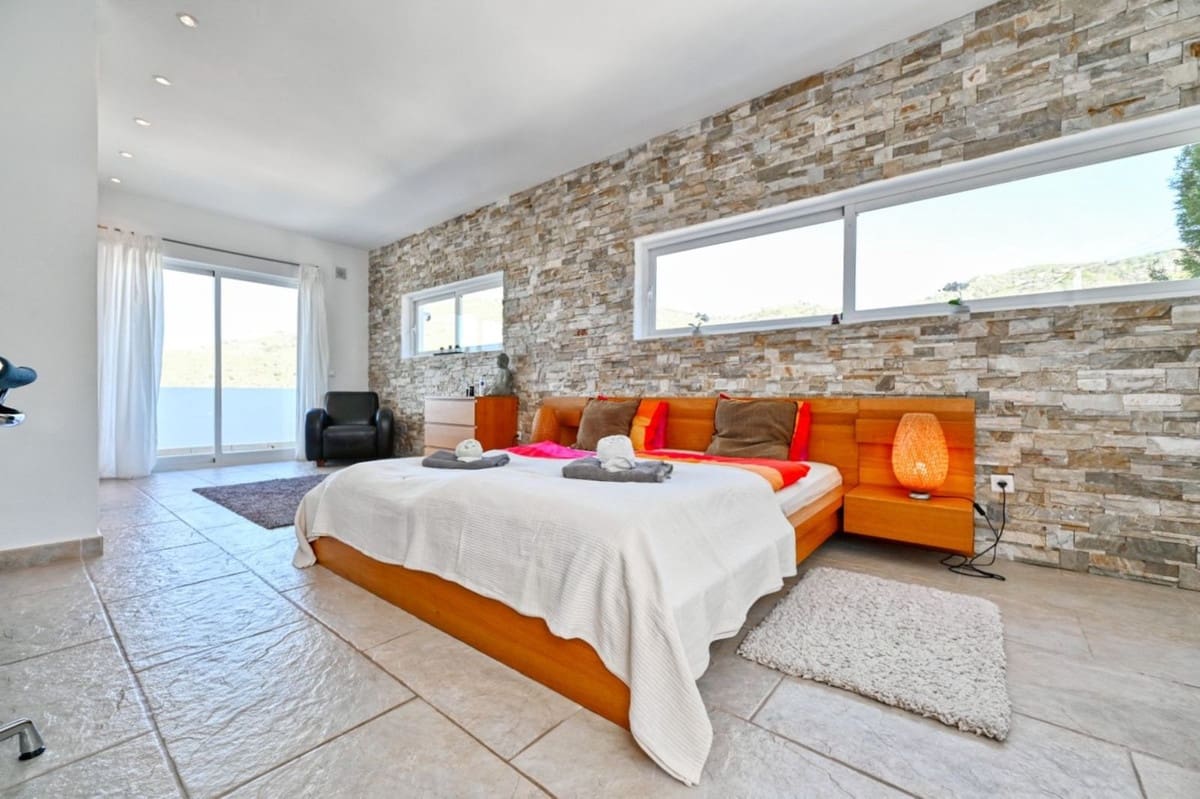 7 soverom Villa til salgs i Algarrobo med svømmebasseng garasje - € 975 000 (Ref: 9900830)