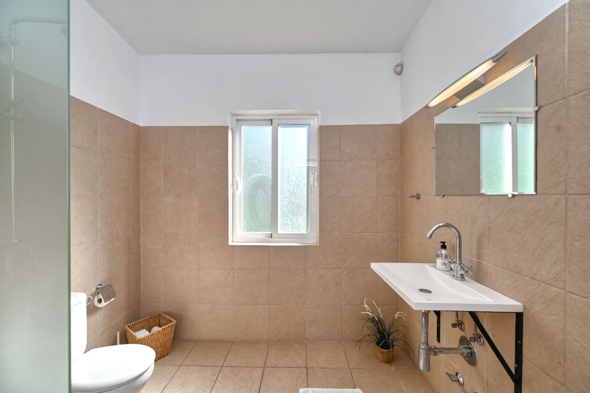 7 soverom Villa til salgs i Algarrobo med svømmebasseng garasje - € 975 000 (Ref: 9900830)