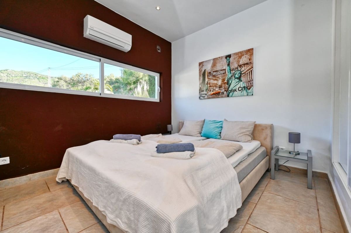 7 soverom Villa til salgs i Algarrobo med svømmebasseng garasje - € 975 000 (Ref: 9900830)