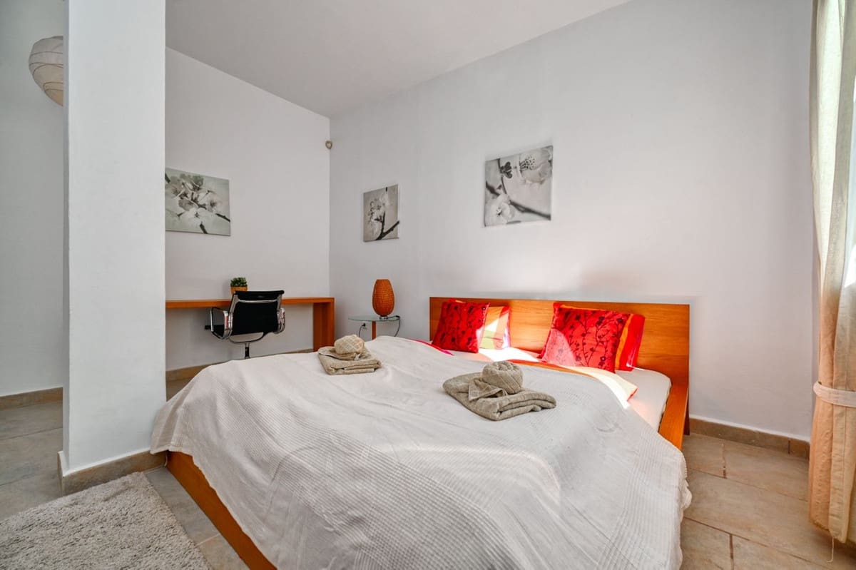7 soverom Villa til salgs i Algarrobo med svømmebasseng garasje - € 975 000 (Ref: 9900830)