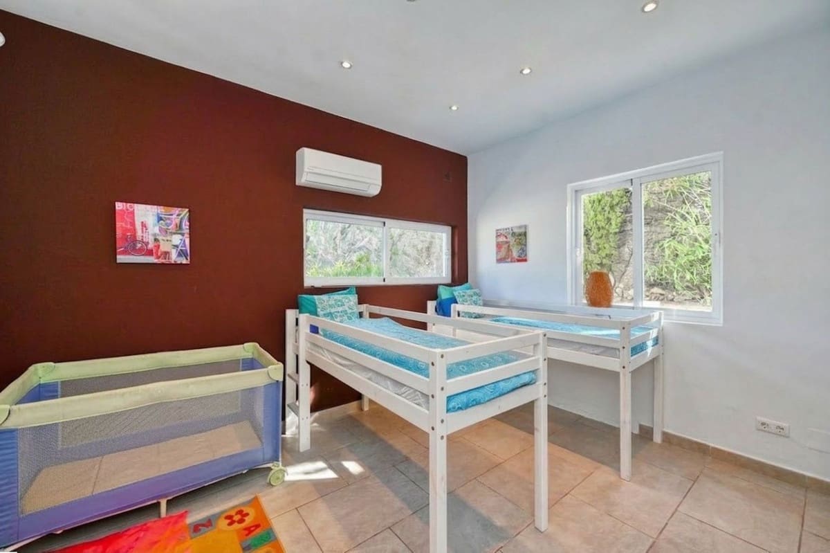 7 soverom Villa til salgs i Algarrobo med svømmebasseng garasje - € 975 000 (Ref: 9900830)