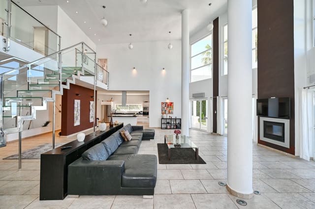7 soverom Villa til salgs i Algarrobo med svømmebasseng garasje - € 975 000 (Ref: 9900830)