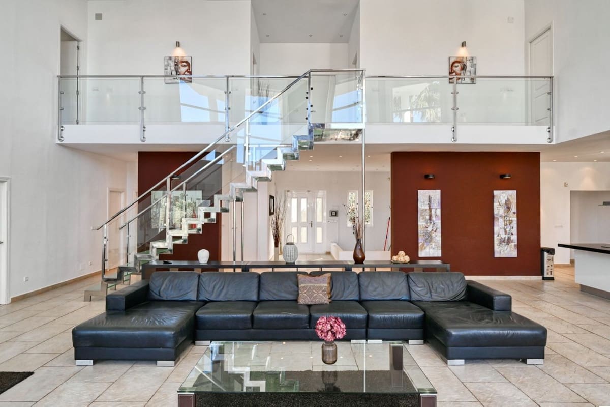 7 soverom Villa til salgs i Algarrobo med svømmebasseng garasje - € 975 000 (Ref: 9900830)