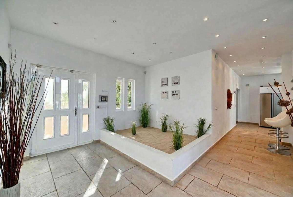 7 soverom Villa til salgs i Algarrobo med svømmebasseng garasje - € 975 000 (Ref: 9900830)