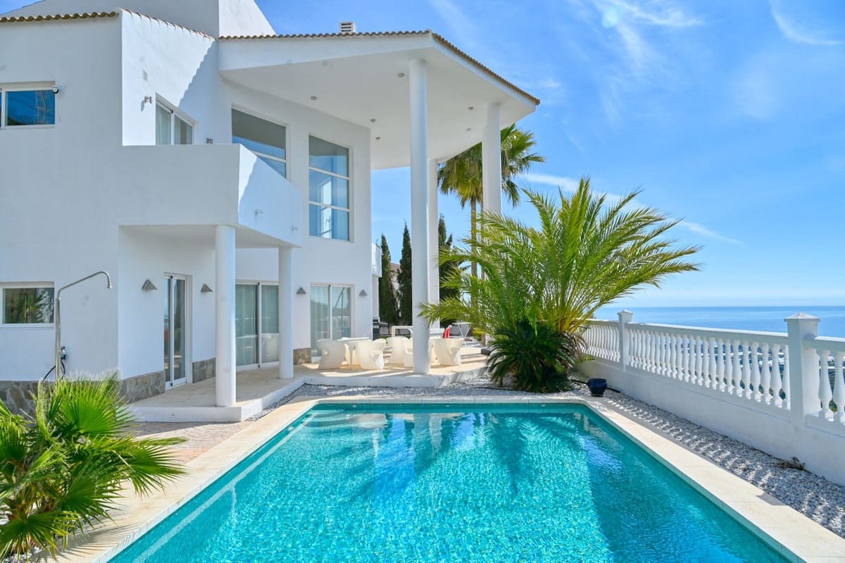 7 soverom Villa til salgs i Algarrobo med svømmebasseng garasje - € 975 000 (Ref: 9900830)