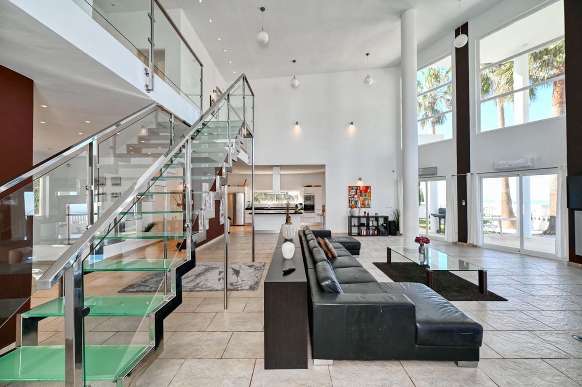 7 soverom Villa til salgs i Algarrobo med svømmebasseng garasje - € 975 000 (Ref: 9900830)