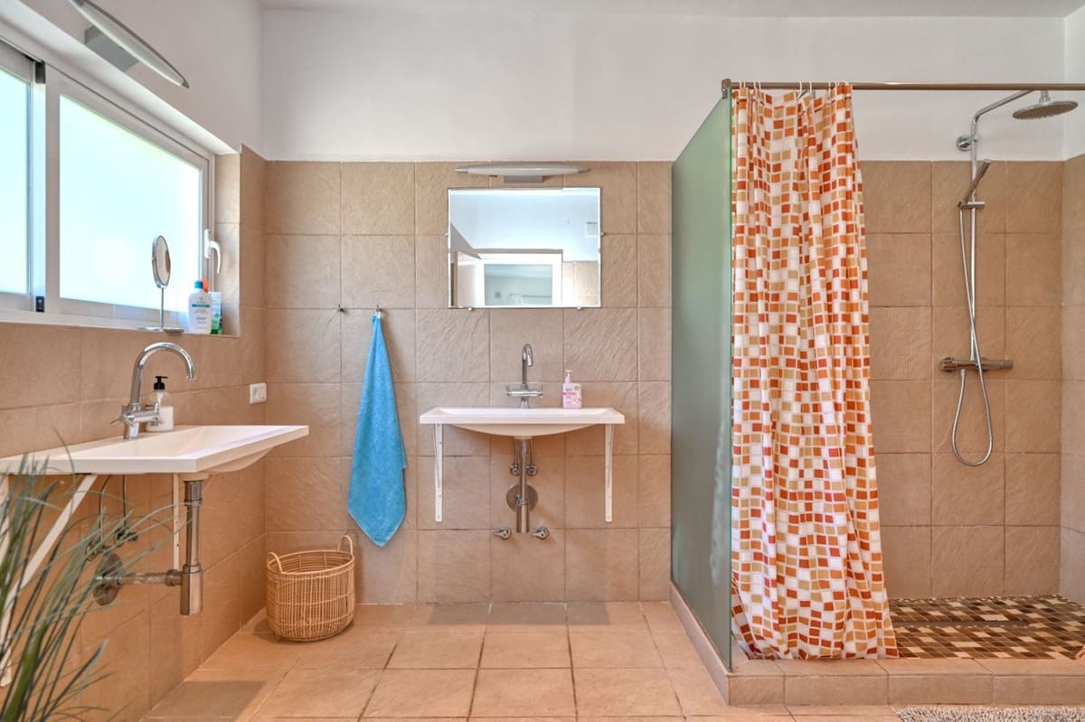 7 soverom Villa til salgs i Algarrobo med svømmebasseng garasje - € 975 000 (Ref: 9900830)