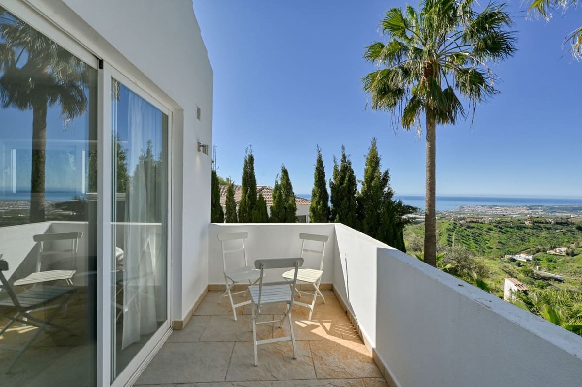 7 soverom Villa til salgs i Algarrobo med svømmebasseng garasje - € 975 000 (Ref: 9900830)