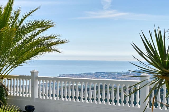 7 soverom Villa til salgs i Algarrobo med svømmebasseng garasje - € 975 000 (Ref: 9900830)