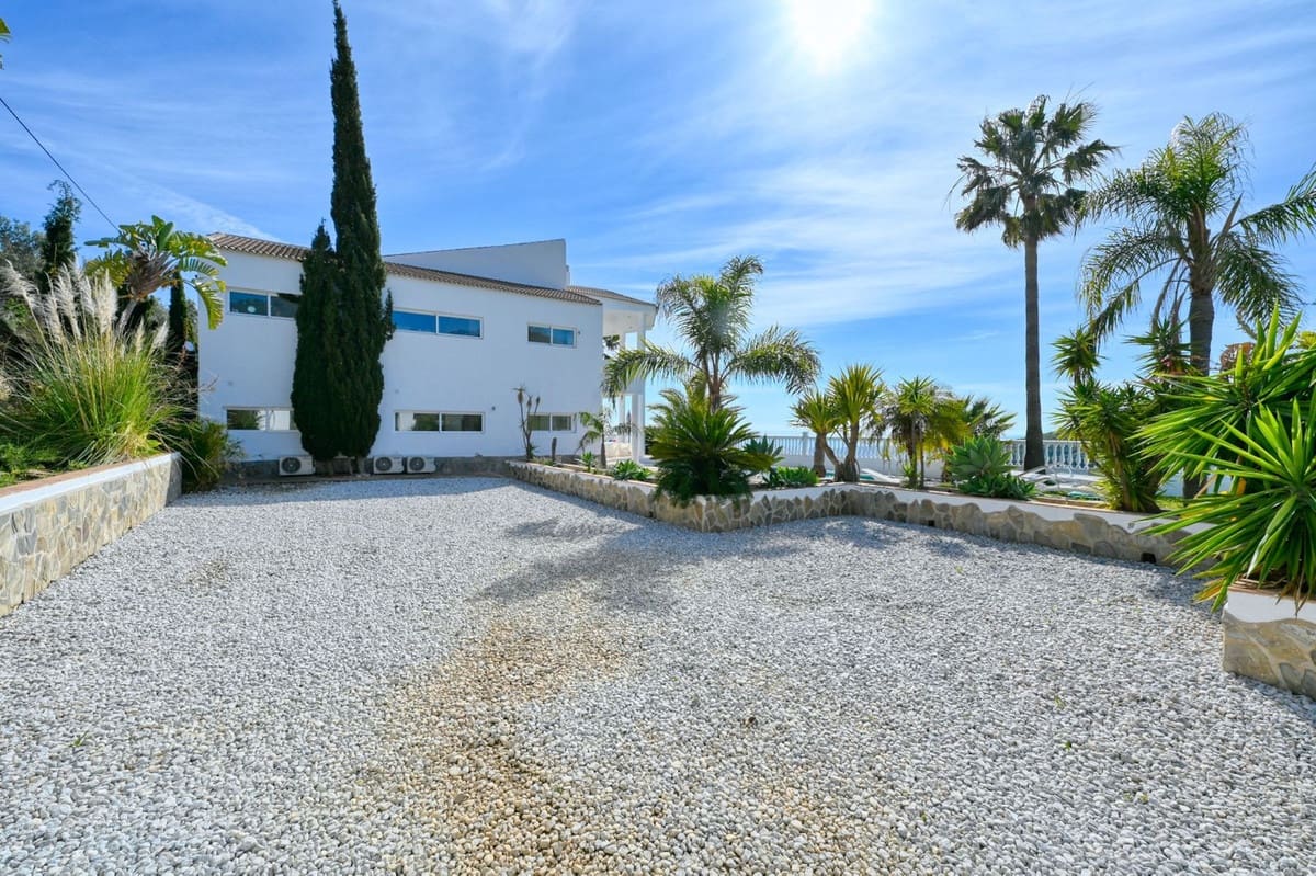 7 soverom Villa til salgs i Algarrobo med svømmebasseng garasje - € 975 000 (Ref: 9900830)