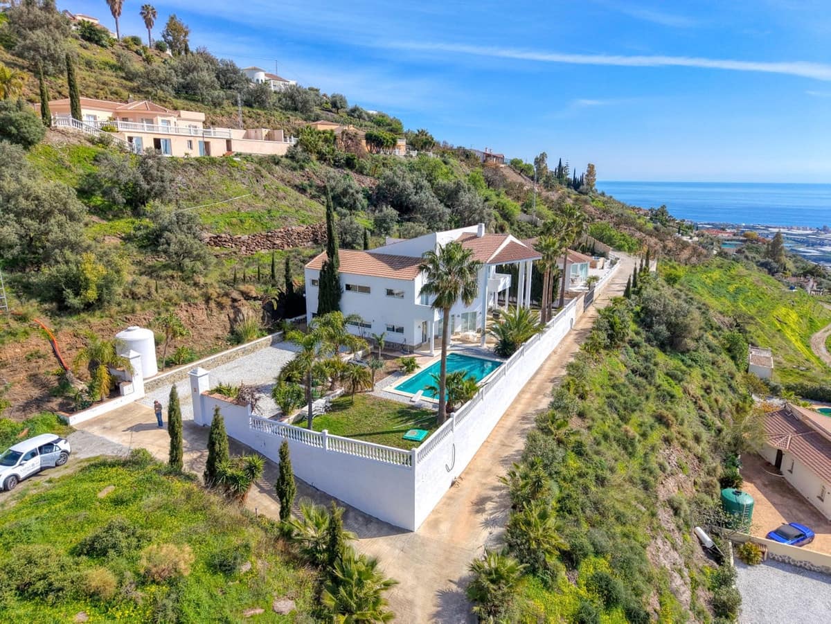 7 soverom Villa til salgs i Algarrobo med svømmebasseng garasje - € 975 000 (Ref: 9900830)