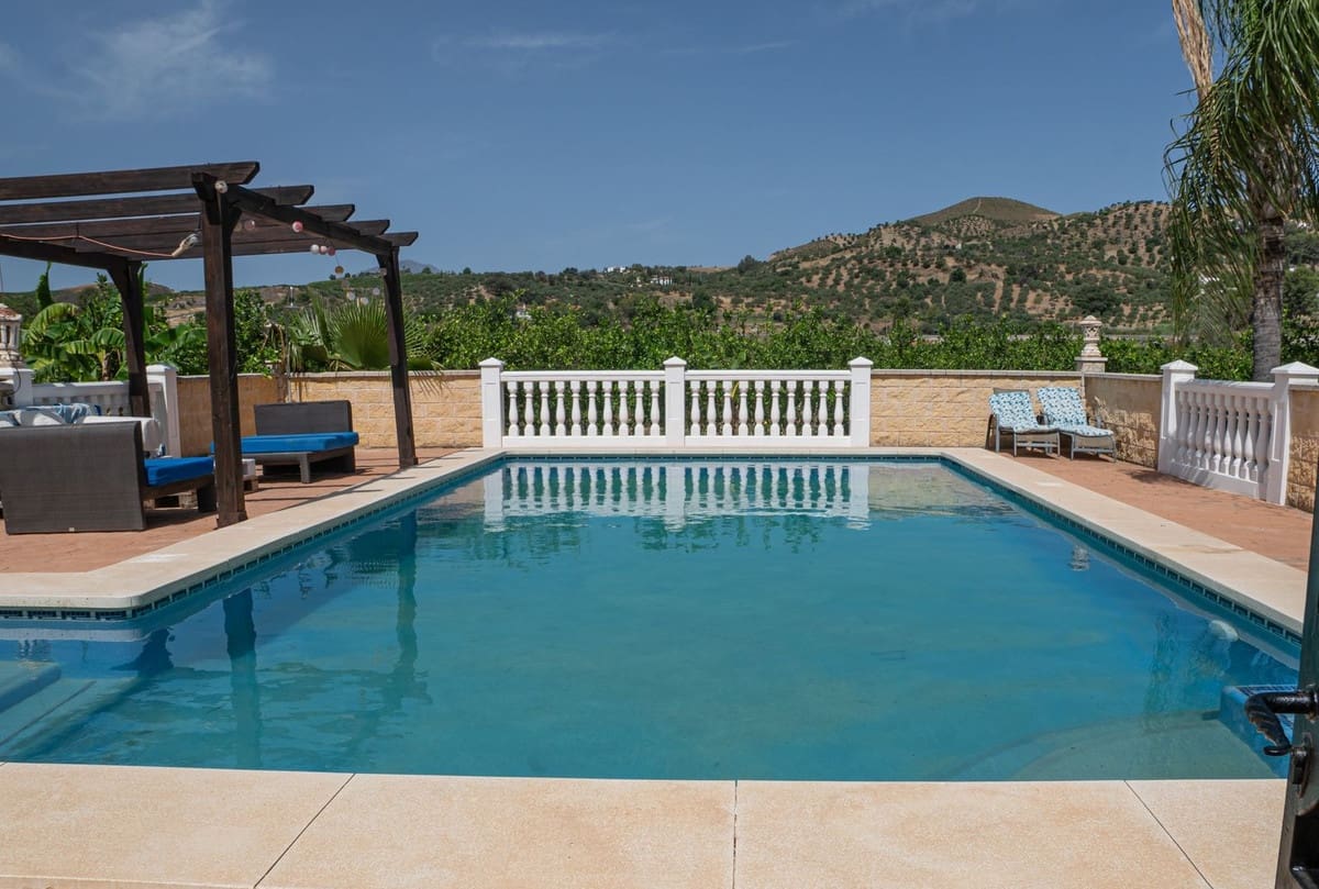 3 bedroom Finca/Country House for sale in Alora with pool garage - € 379,000 (Ref: 9902354)
