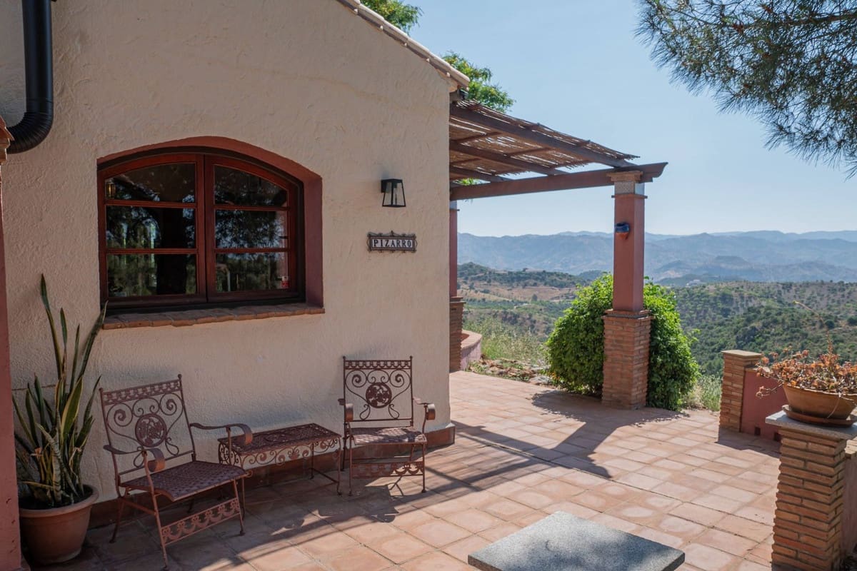 7 soveværelse Finca/Landehus til salg i Almogia med garage - € 395.000 (Ref: 9909052)