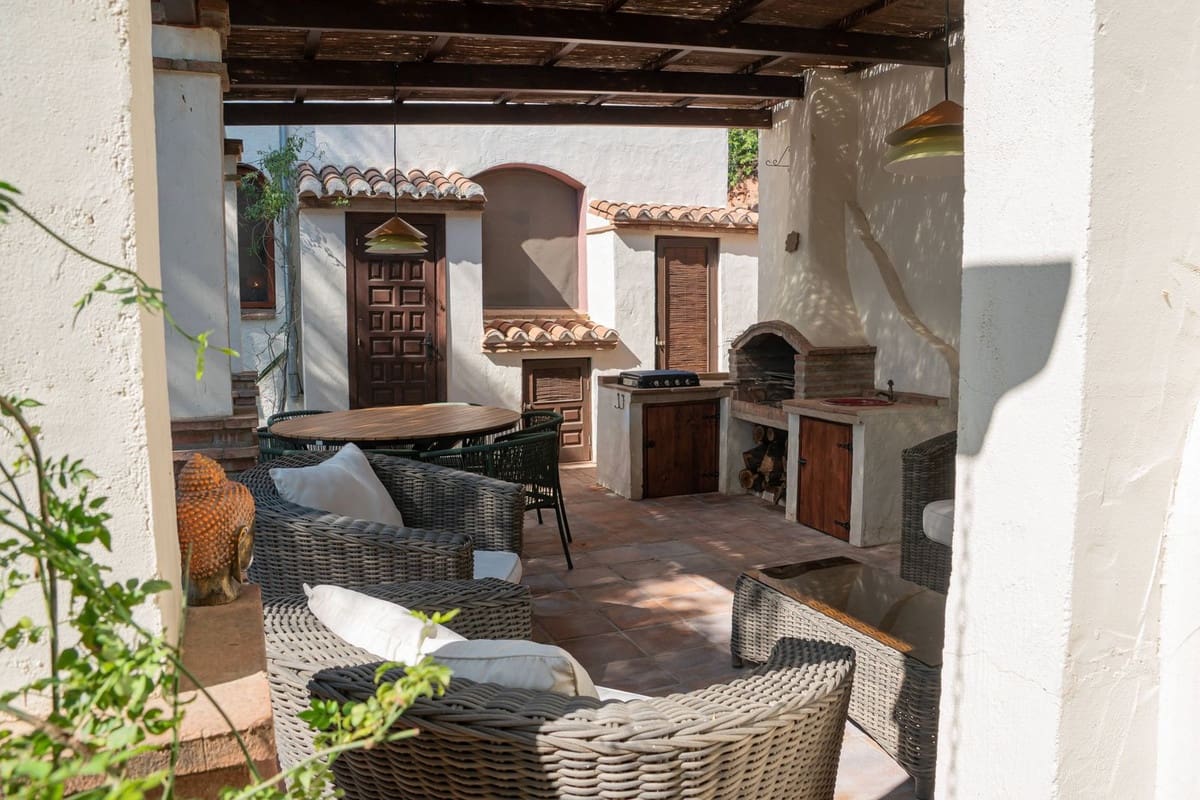 7 soveværelse Finca/Landehus til salg i Almogia med garage - € 395.000 (Ref: 9909052)