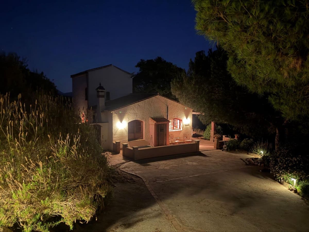 7 soveværelse Finca/Landehus til salg i Almogia med garage - € 395.000 (Ref: 9909052)