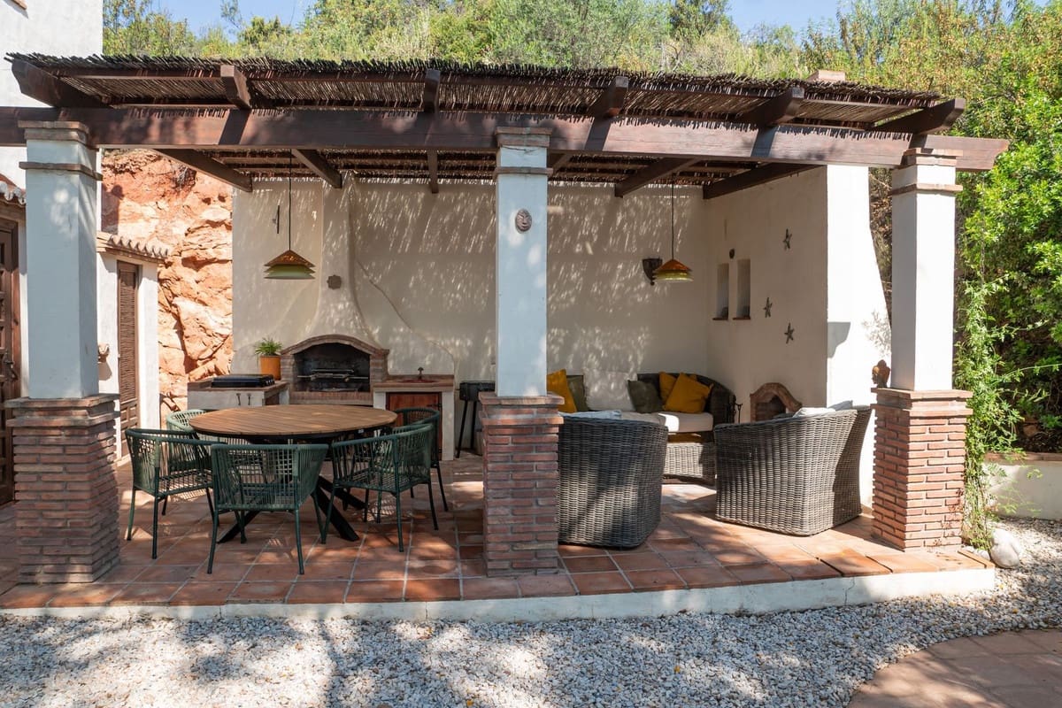 7 soveværelse Finca/Landehus til salg i Almogia med garage - € 395.000 (Ref: 9909052)