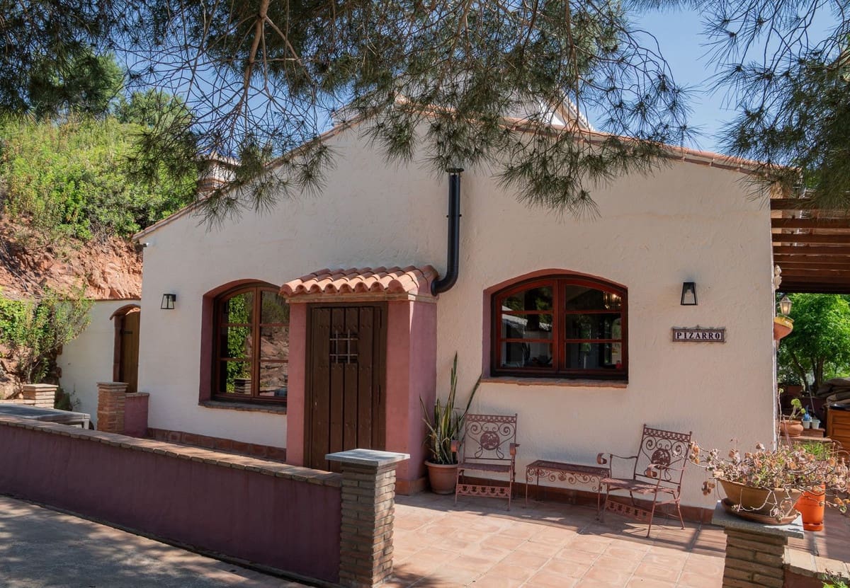 7 soveværelse Finca/Landehus til salg i Almogia med garage - € 395.000 (Ref: 9909052)