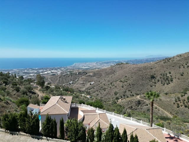 4 bedroom Villa for sale in Arenas with pool garage - € 625,000 (Ref: 9909744)