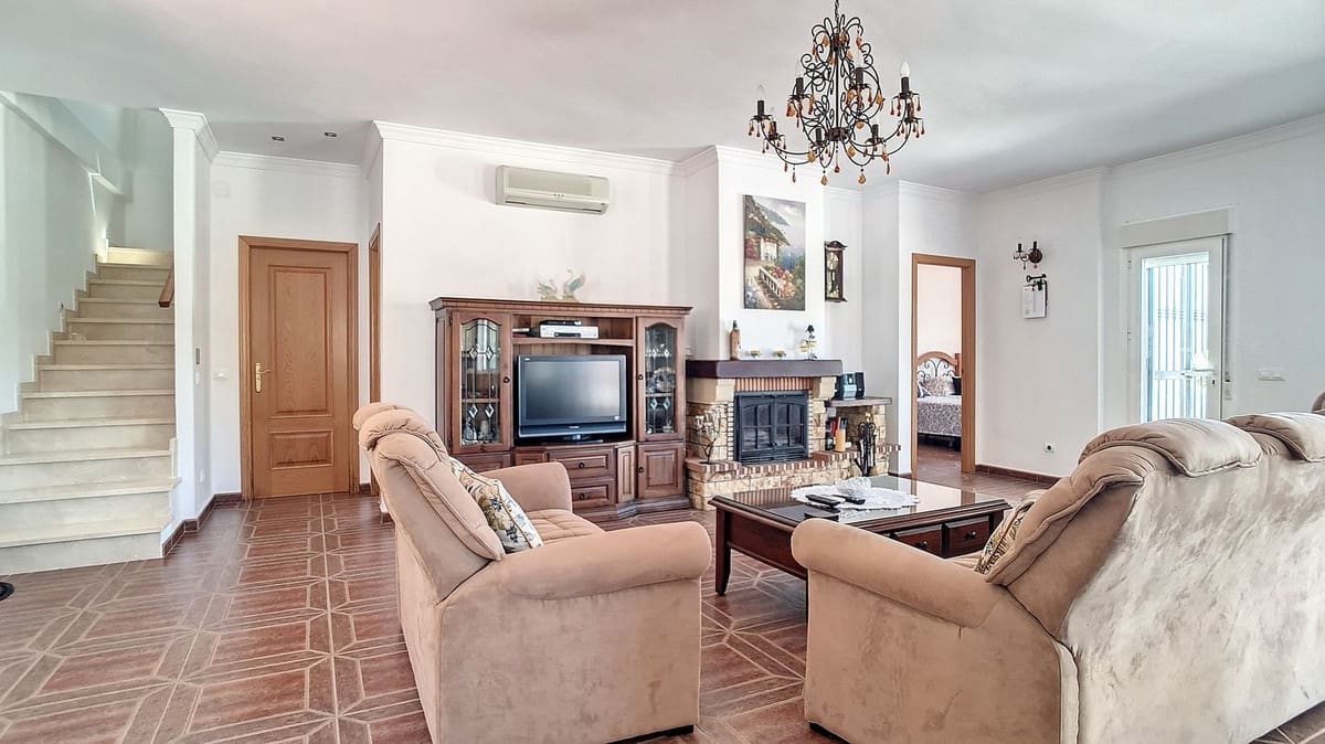 4 bedroom Villa for sale in Arenas with pool garage - € 625,000 (Ref: 9909744)